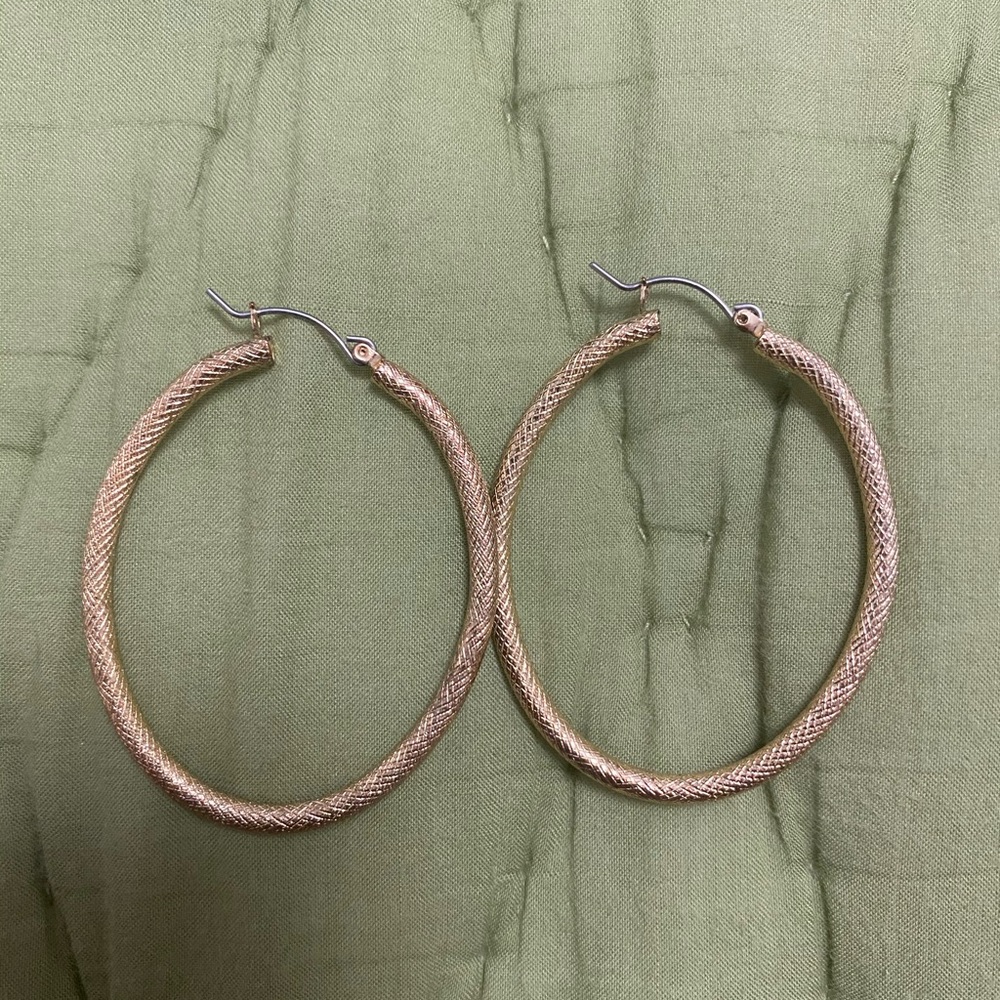 Gold oval textured hoops